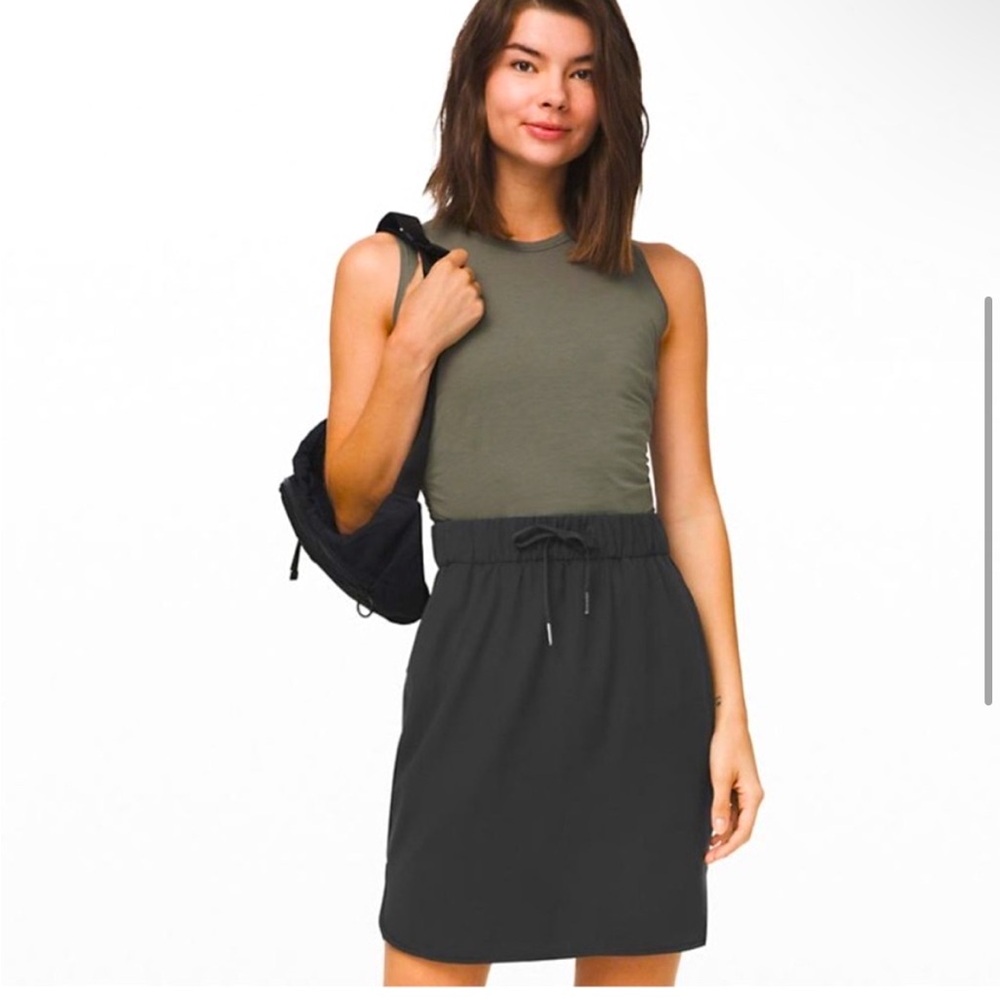 Lululemon On The Fly Black Skirt size 2